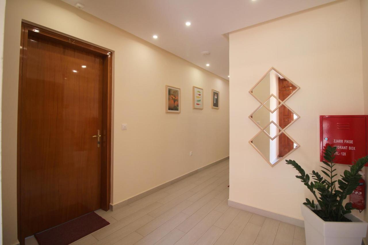 Hotel Ari Sarandë Esterno foto