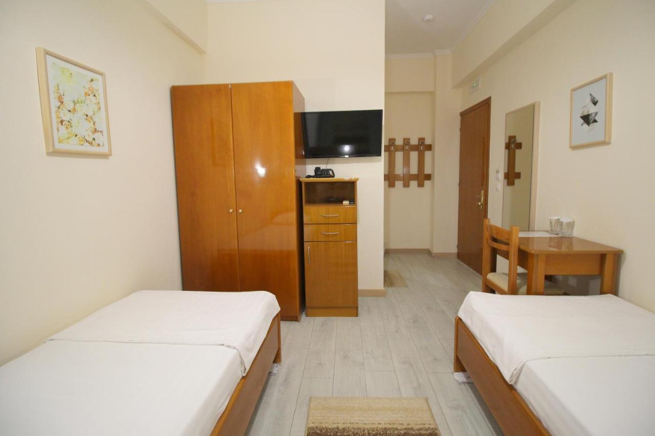 Hotel Ari Sarandë Esterno foto
