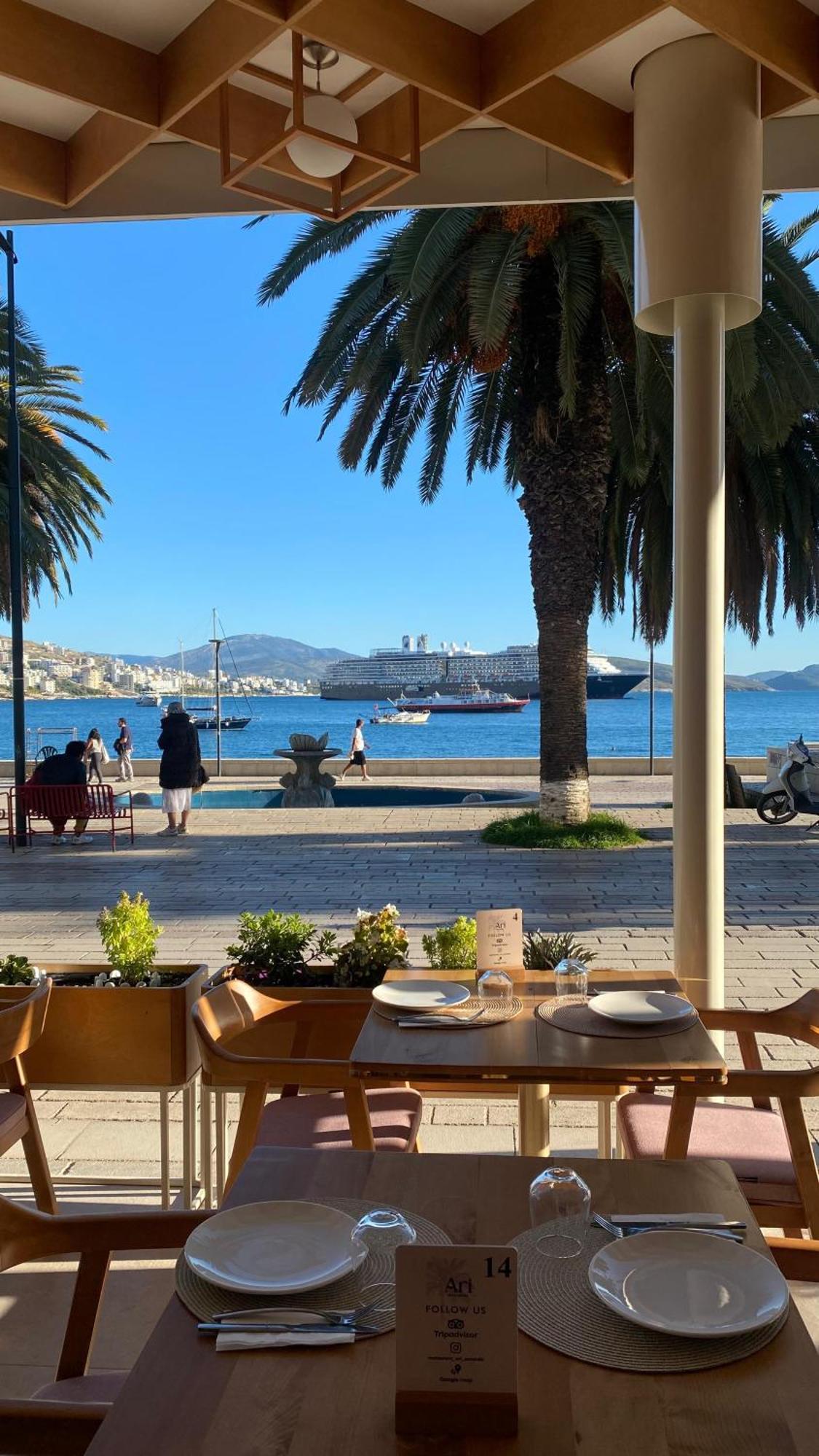 Hotel Ari Sarandë Esterno foto