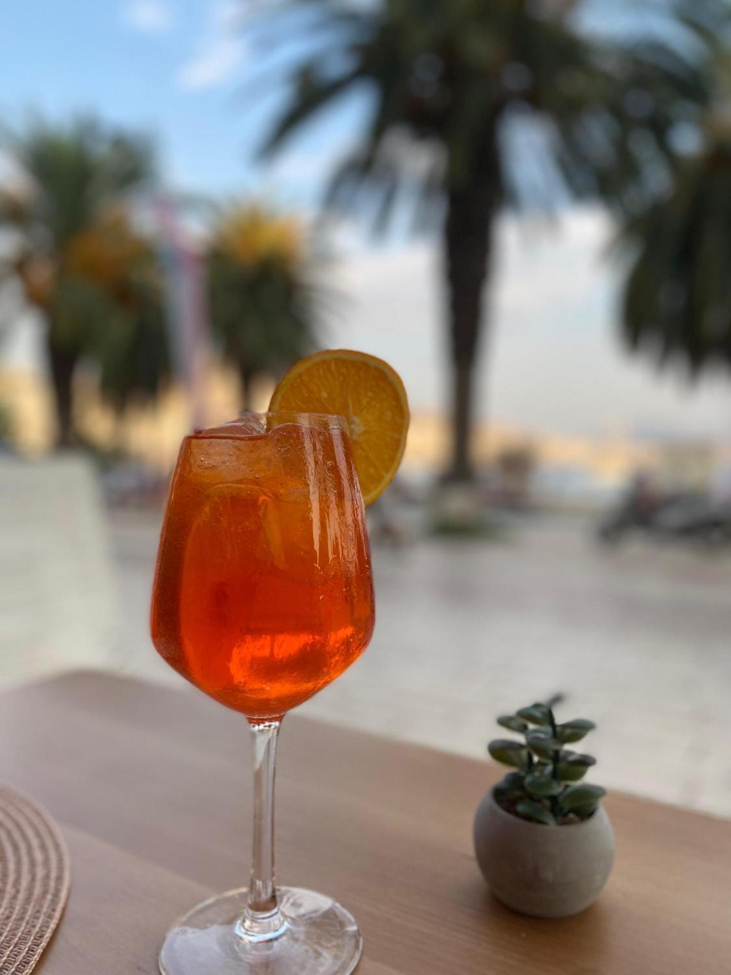 Hotel Ari Sarandë Esterno foto