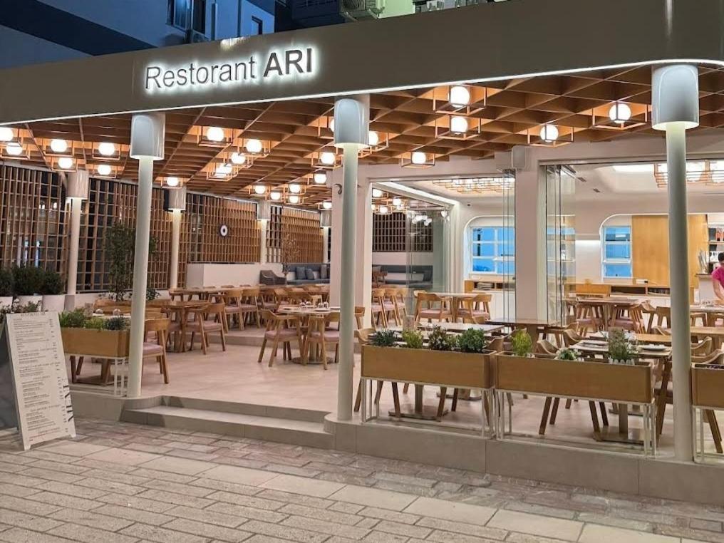 Hotel Ari Sarandë Esterno foto