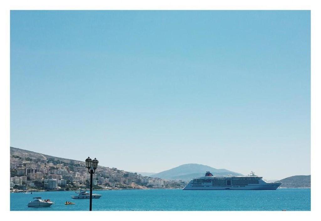 Hotel Ari Sarandë Esterno foto