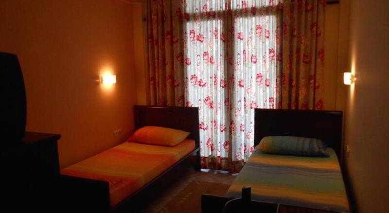 Hotel Ari Sarandë Esterno foto