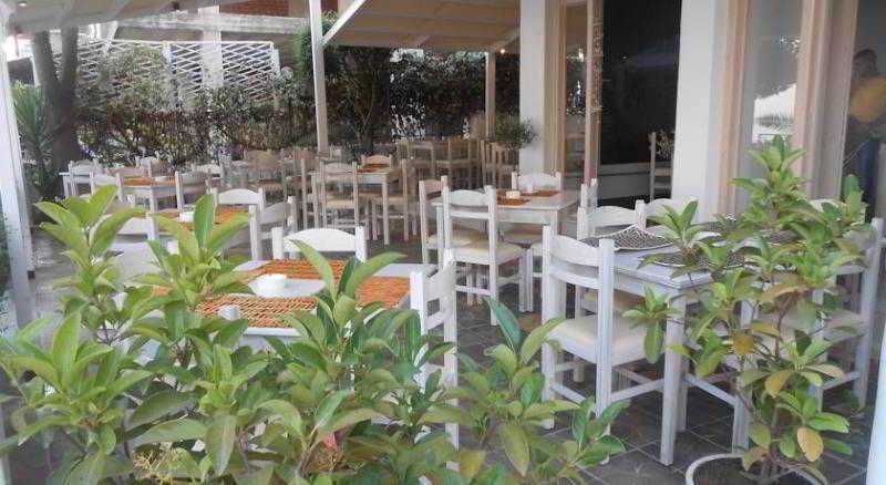 Hotel Ari Sarandë Esterno foto